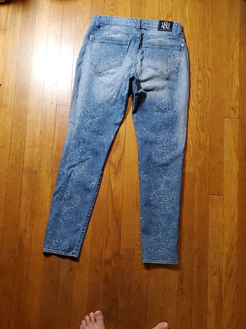 Rock & Republic Blue Skinny Jeans with White Paint-Splatter